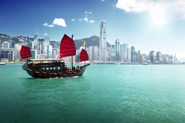 Alu-Dibond Silbereffekt Alu-Dibond Bild Sailing in Hongkong blau 