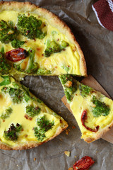 quiche with broccoli and sun-dried tomatoes
