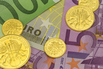 Goldmünzen auf Banknoten