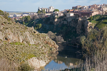 Fototapeta na wymiar Toledo - valley of Tajo river under the town
