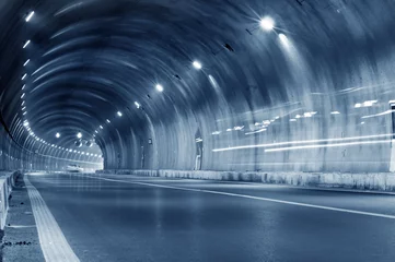 Foto op Plexiglas Tunnel Abstracte auto in het tunneltraject