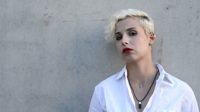 Portrait of an blond fashionable woman who turns her head