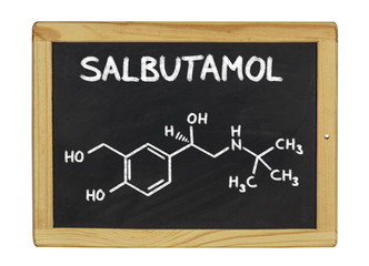 chemische Strukturformel von Salbutamol auf einer Schiefertafel