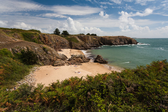 Plage des Soux sur la cote sauvage de l'ile d'Yeu en Vendee