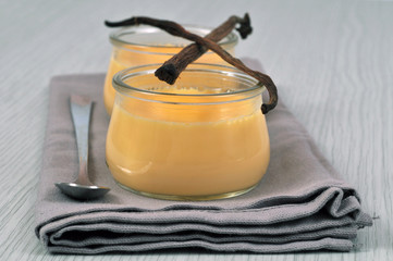 Les entremets à la vanille et ses gousses de vanille
