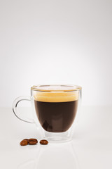 espresso mit kaffee bohnen