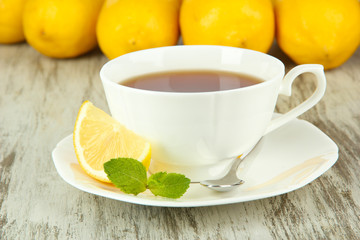 Obraz na płótnie Canvas Cup of tea with lemon on table close-up