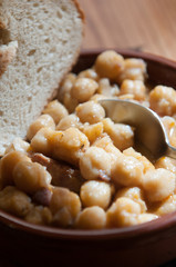 chick peas with bread