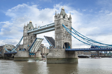 Fototapeta na wymiar Tower Bridge Londyn