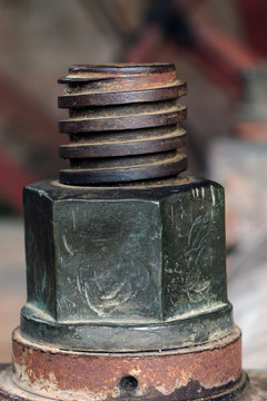 Tuerca y tornillo oxidados