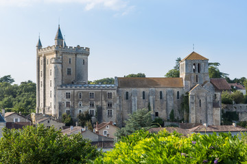 Fototapeta na wymiar Zamek i kościół Morthemer