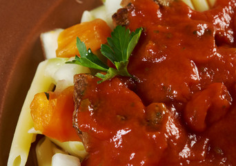  pasta with tomato beef sauce