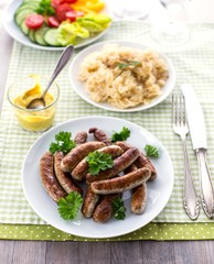 Nürnberger Bratwürste und Sauerkraut