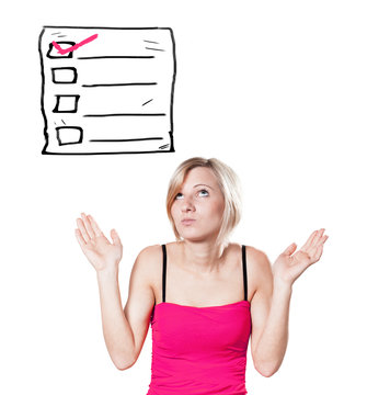 Frau &uuml;berpr&uuml;ft Checkliste