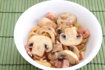 Pilze mit Speck