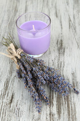 Obraz na płótnie Canvas Lavender candle with fresh lavender, on wooden background