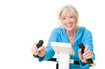 Seniorin beim Finesstraining