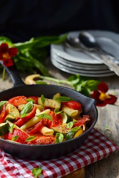 pasta with tomato and zucchini