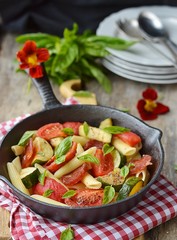 pasta with tomato and zucchini