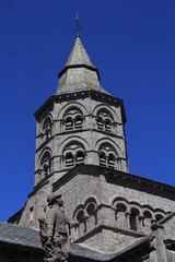 Fototapeta na wymiar Orcival kościół