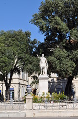 Statue de l'empereur Auguste, Nîmes