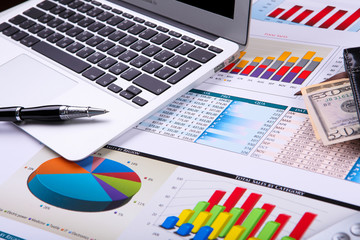 Obraz premium Financial papers on the table
