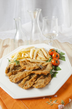 Alici impanate con patatine fritte
