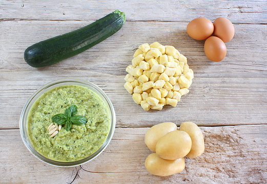 Gnocchi al pesto di zucchine