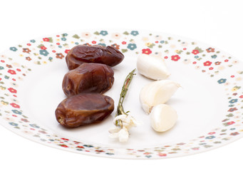 garlic and dates