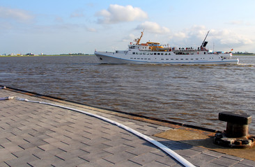 The passenger ship approaches to the mooring