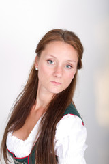 Junge Frau im Dirndl