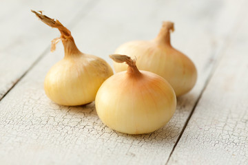 Fototapeta premium Homegrown gold onion on vintage table