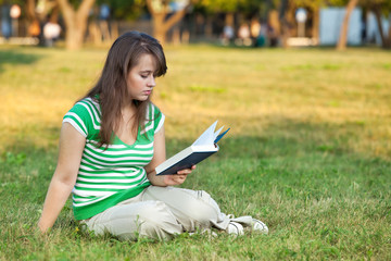 Obraz premium Student in the courtyard of the University
