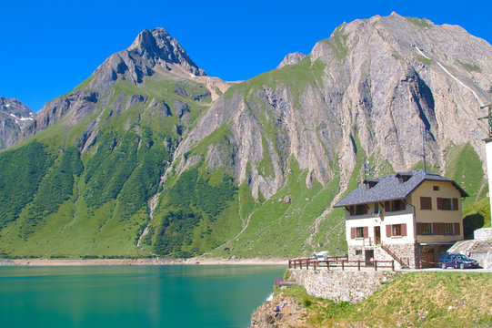 glimpse of Morasco lake