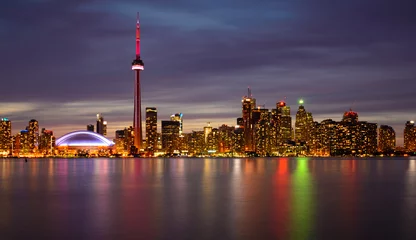 Schilderijen op glas Toronto Skyline bij nacht en reflectie © dexchao