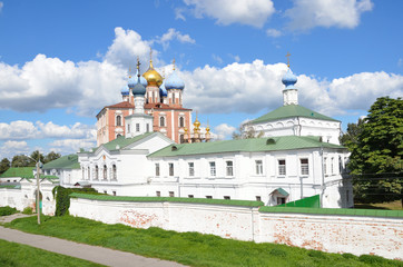 Fototapeta na wymiar Спасо-Преображенский мужской монастырь в Рязани