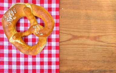 Brezel rot karierter Stoff