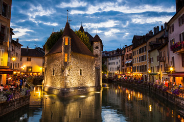 Fototapeta premium Palais de l'isle by night in Annecy - France