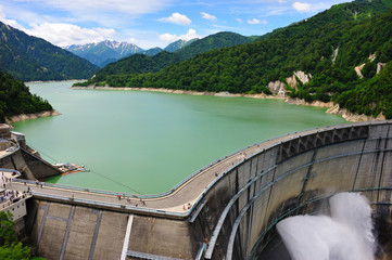 Obraz na płótnie Canvas Kurobe Dam, Japan