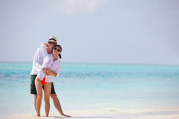Fototapeta premium happy young couple have fun on beach