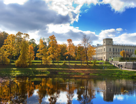 Saint-Petersburg.Gatchina.Autumn in palace park