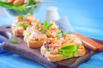 sandwich with salmon
