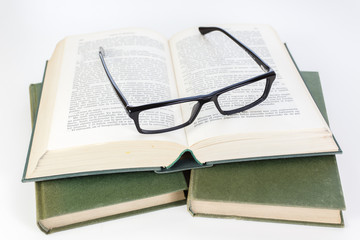 Libros y gafas