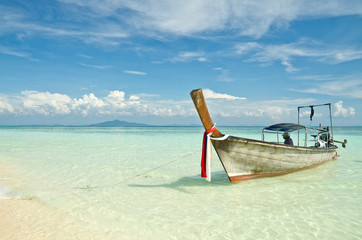 Fototapeta na wymiar Beautiful image Longtail boat on the sea tropical beach. Andaman