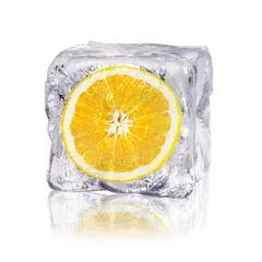  Sinaasappel in een ijsblokje © Robert Neumann