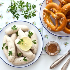 Münchner Weißwürste mit Brezen