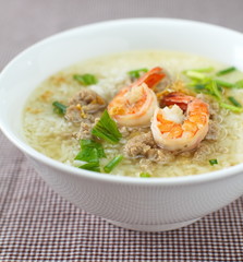 Rice soup with shrimp
