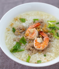 Rice soup with shrimp