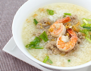 Rice soup with shrimp