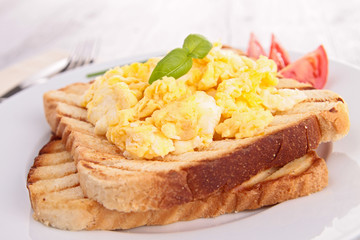 bread toast with scrambled egg